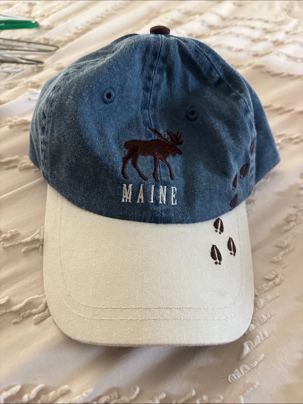 Maine Moose Embroidered Two-Tone Baseball Cap - Blue & Cream